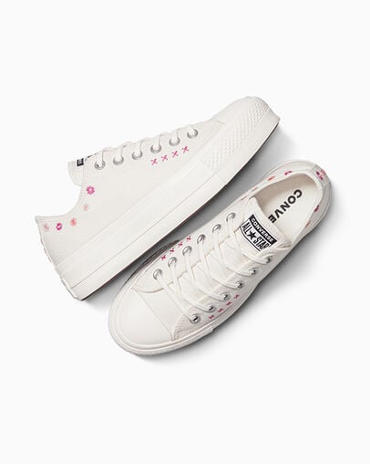 Chuck Taylor All Star Lift Floral Embroidery Low Top Garza/Fruto de az&uacute;car/Brote de cactus, Angled View