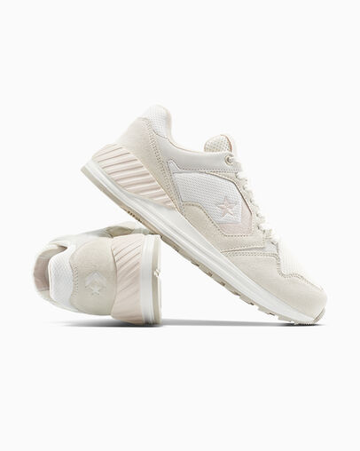 Wave Trainer Vintage White/Egret/Papyrus, Detail Angle View