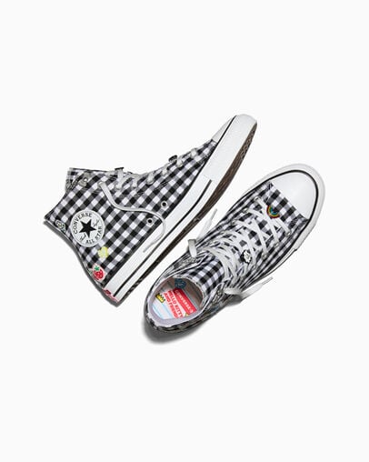 Converse x Hello Kitty And Friends Chuck Taylor All Star Picnic Black/White/Pink, Angled View