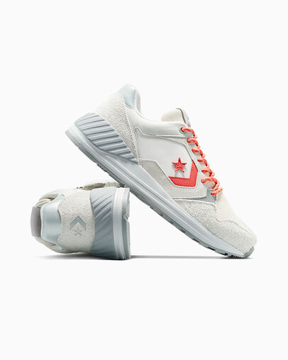 Wave Trainer Barely Grey/Vintage White, Detail Angle View