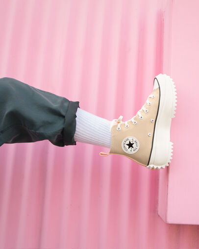 Run Star Hike Platform Tri-Panel Farro/Sesame/Crimson Tint, Detail Angle View