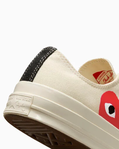 Converse x Comme des Gar&ccedil;ons PLAY Chuck 70 Milk/White/High Risk Red, Detail Angle View
