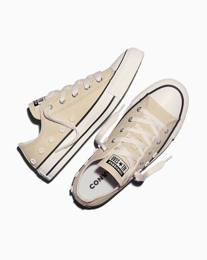 Chuck Taylor All Star Beaded Flowers Sage Smoke/Vintage White/Black, Angled View