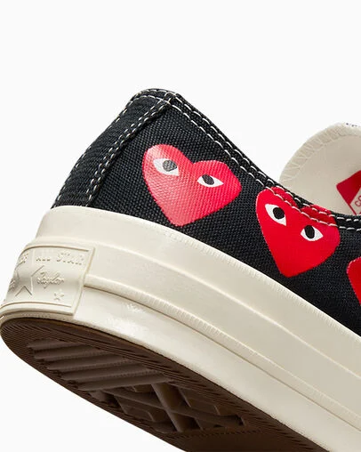 Converse x Comme des Gar&ccedil;ons PLAY Chuck 70 Multi Heart Nero/High Risk Red/Egret, Detail Angle View