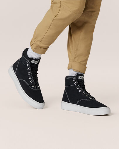 Skidgrip CVO Black/Black/White, On Foot Shot 1