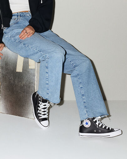 Chuck Taylor All Star Leather Black, On Foot Shot 1