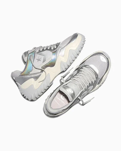 Converse Wave Motion Trainer Silver/Egret/Light Gray, Angled View