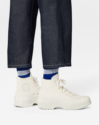 Chuck Taylor All Star Lugged 2.0 Jacquard Egret/Egret/Black, On Foot Shot 1