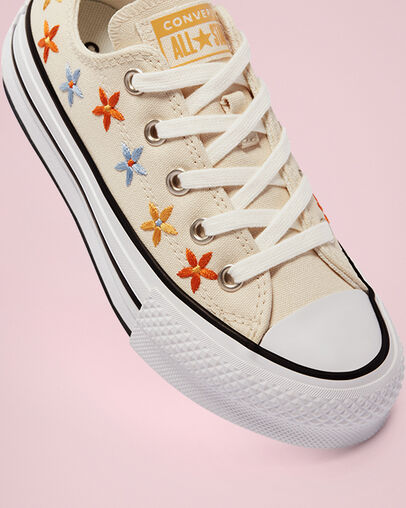 Chuck Taylor All Star Lift Platform Spring Flowers Natural Ivory/White/Black, Detail Angle View