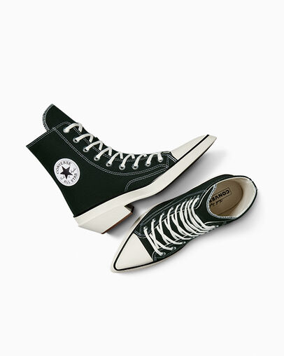 Chuck 70 De Luxe Pointed Black/White/Black, Angled View