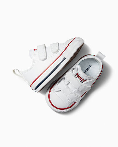 Chuck Taylor All Star Easy-On Leather White, Angled View