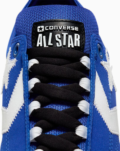 Star Player 76 Puff Bleu/Blanc/Noir, Detail Angle View