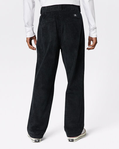 Pantalon chino &agrave; plis doubles en velours c&ocirc;tel&eacute; Noir Converse, Back View