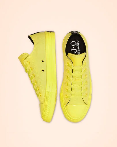 Converse x OPI Chuck Taylor All Star Montez le son, Top and Side View